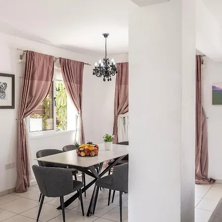 Nissini أيا نابا