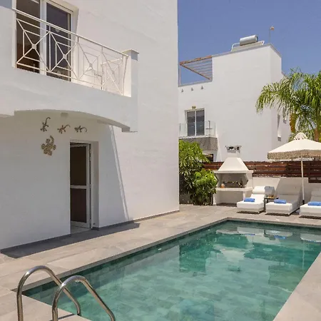 Nissini أيا نابا